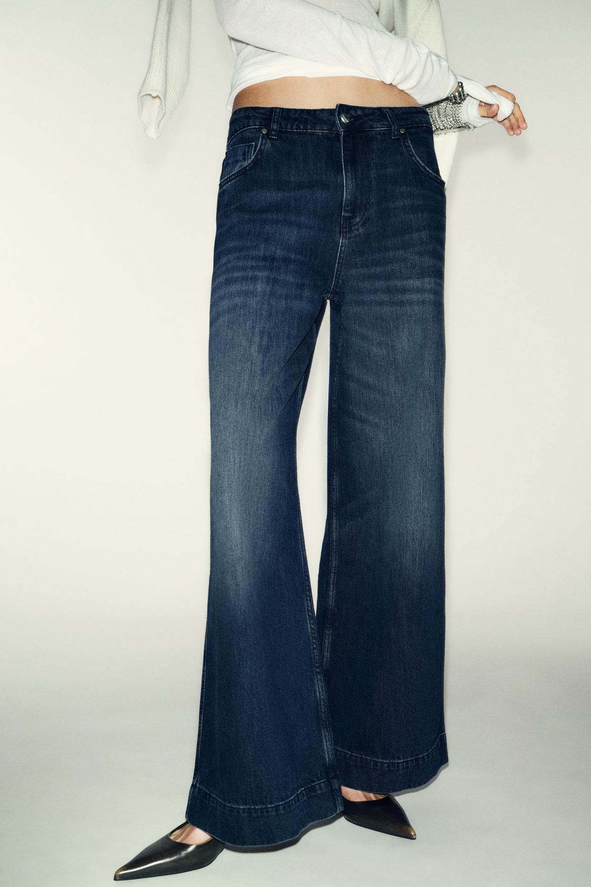 Wide-leg high-waist jeans