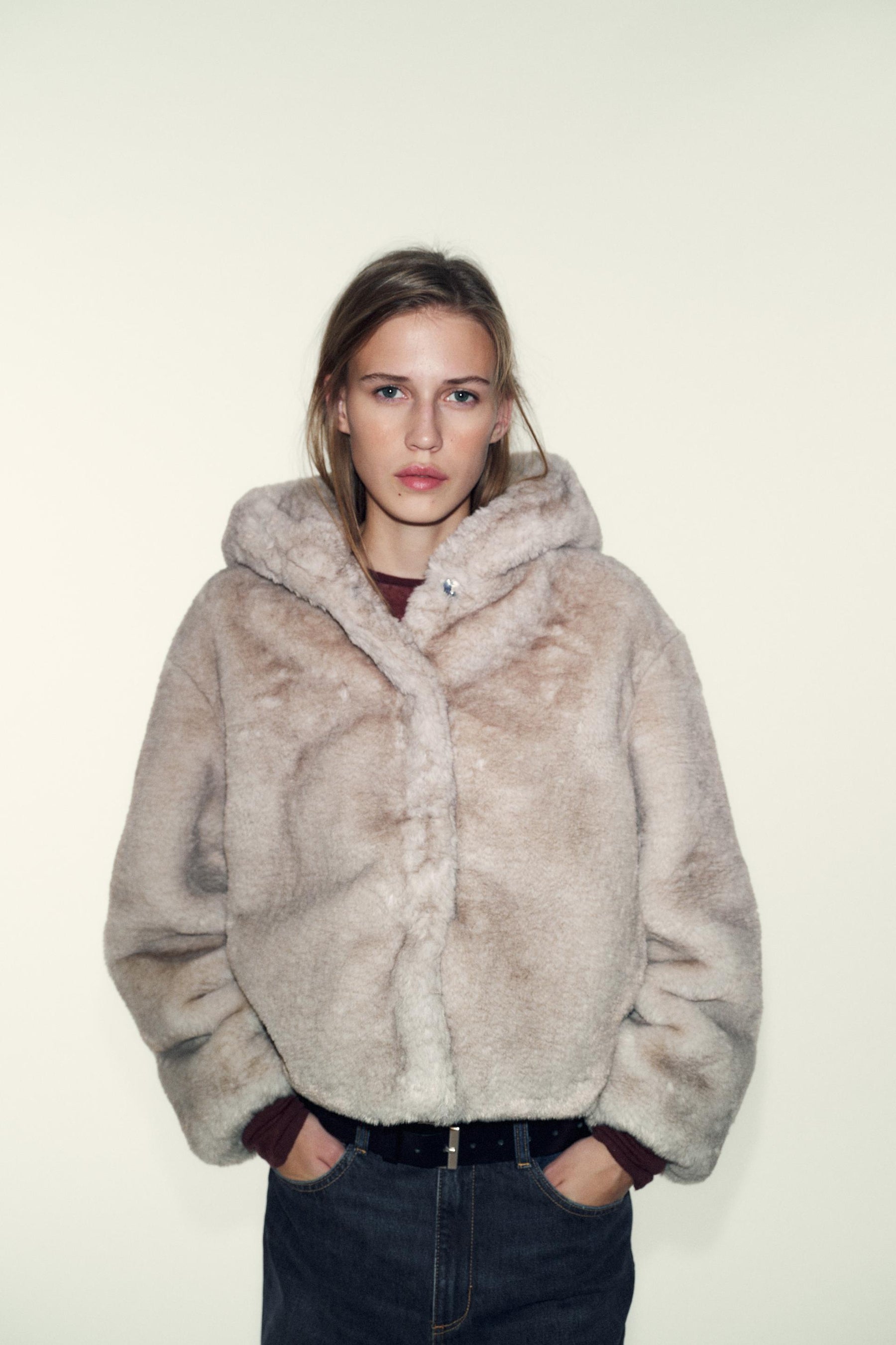 SHORT FAUX FUR HOODED COAT - Image 2