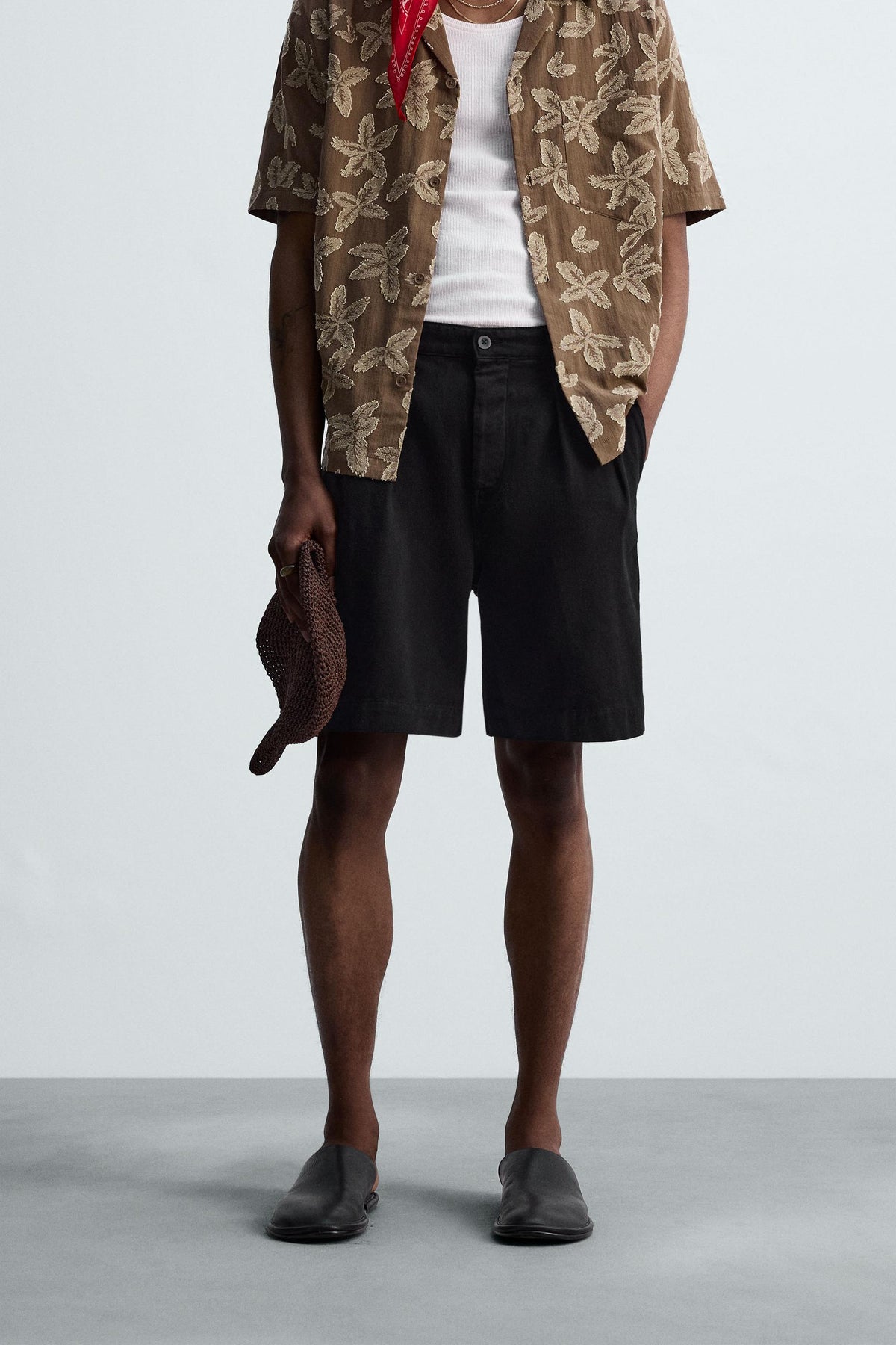 RELAXED FIT BERMUDA SHORTS WITH PLEATS - Image 2