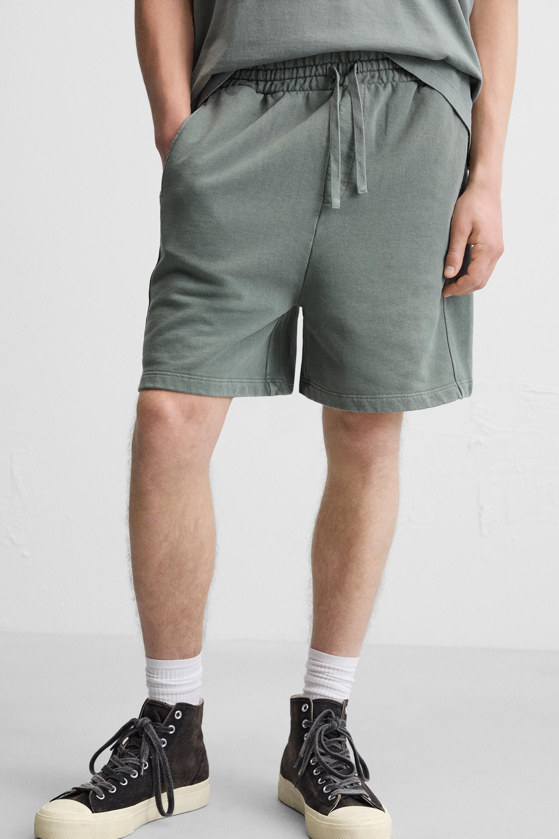 WASHED JOGGER BERMUDA SHORTS - Image 4