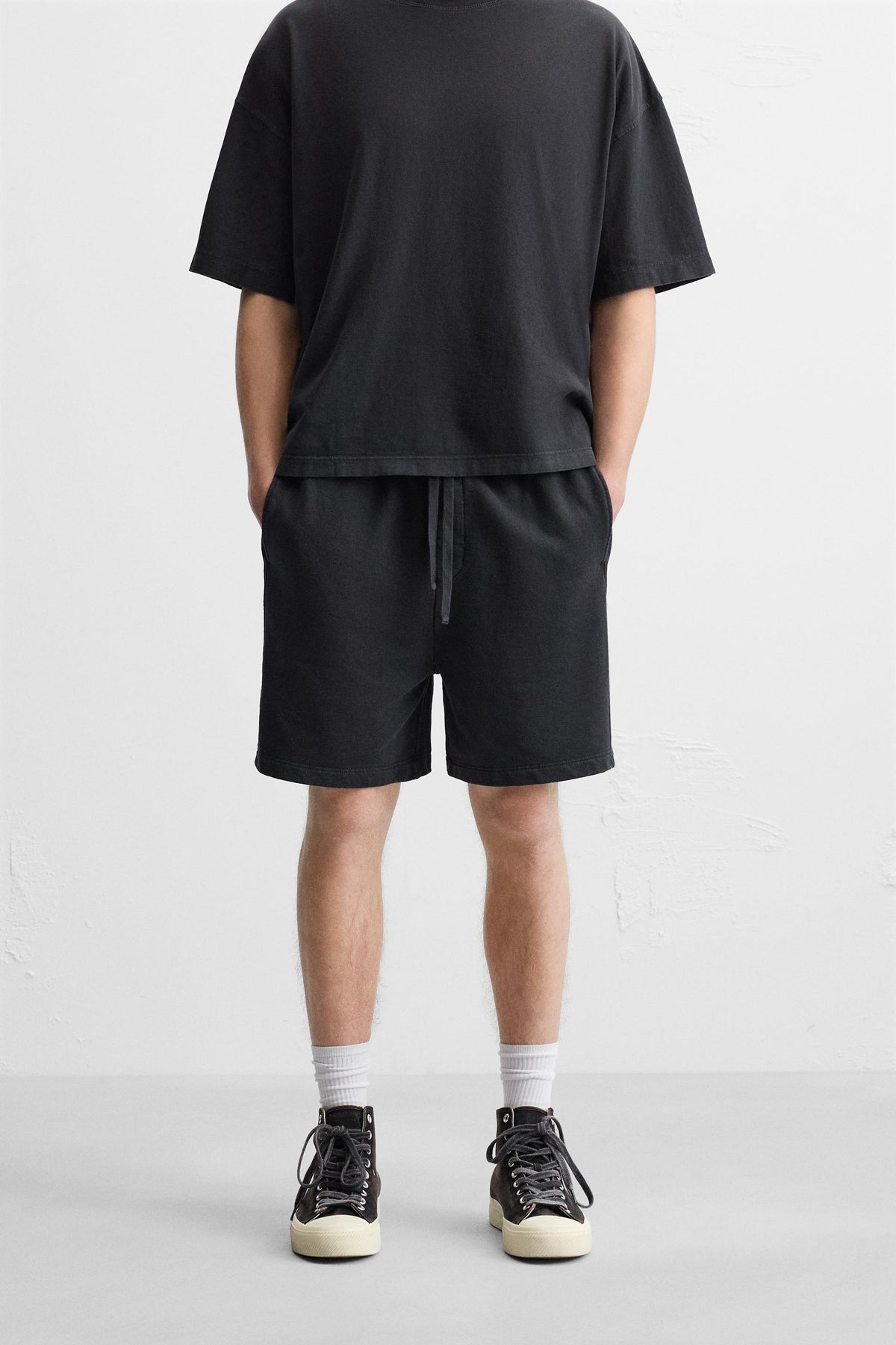WASHED JOGGER BERMUDA SHORTS - Image 2