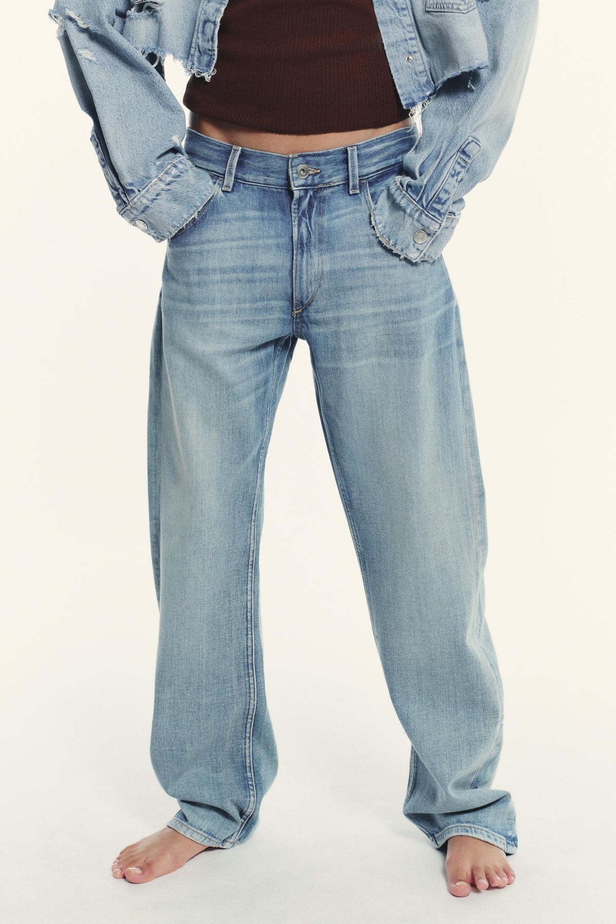 Straight mid-waist belted jeans