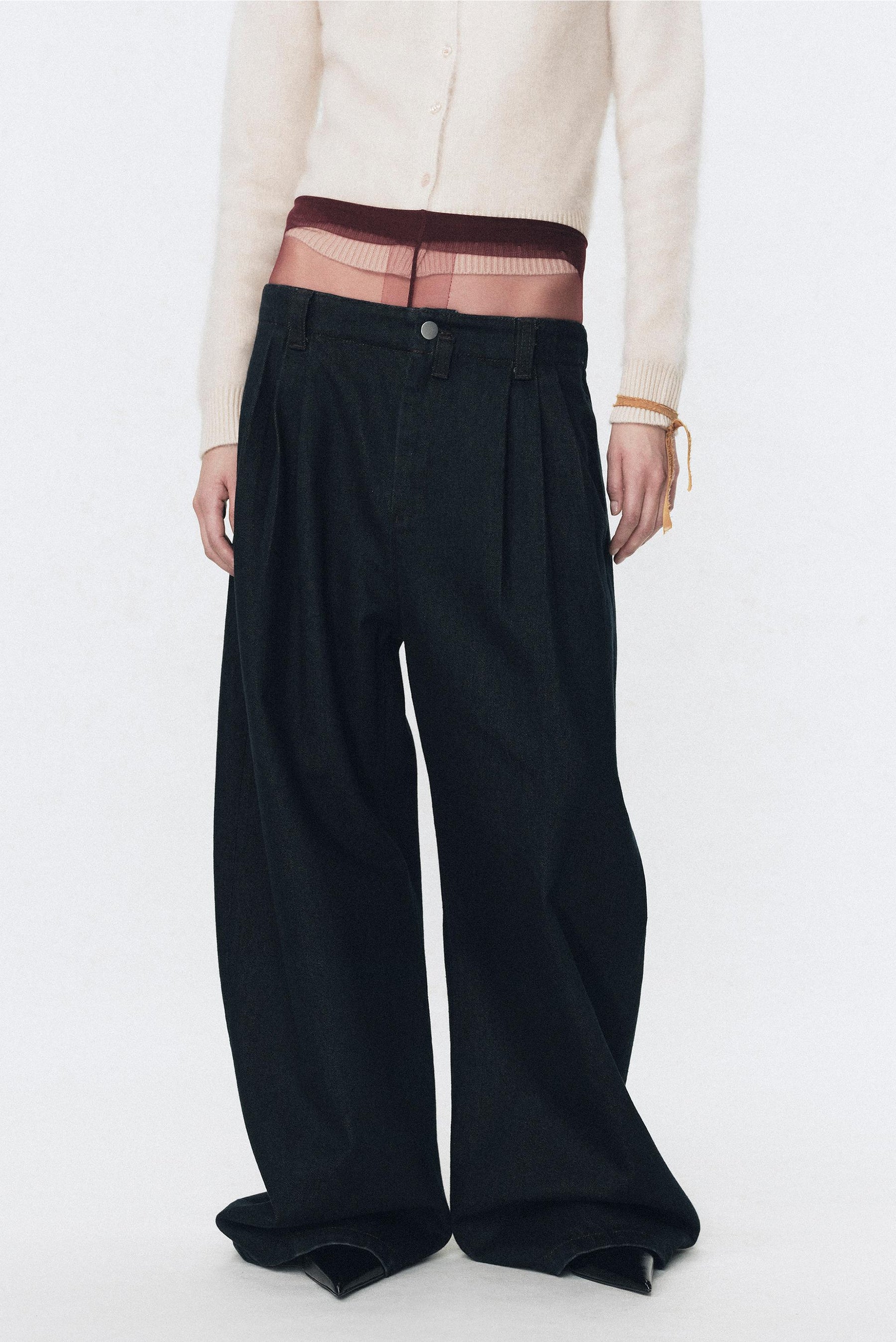 WIDE-LEG JEANS WITH DARTS