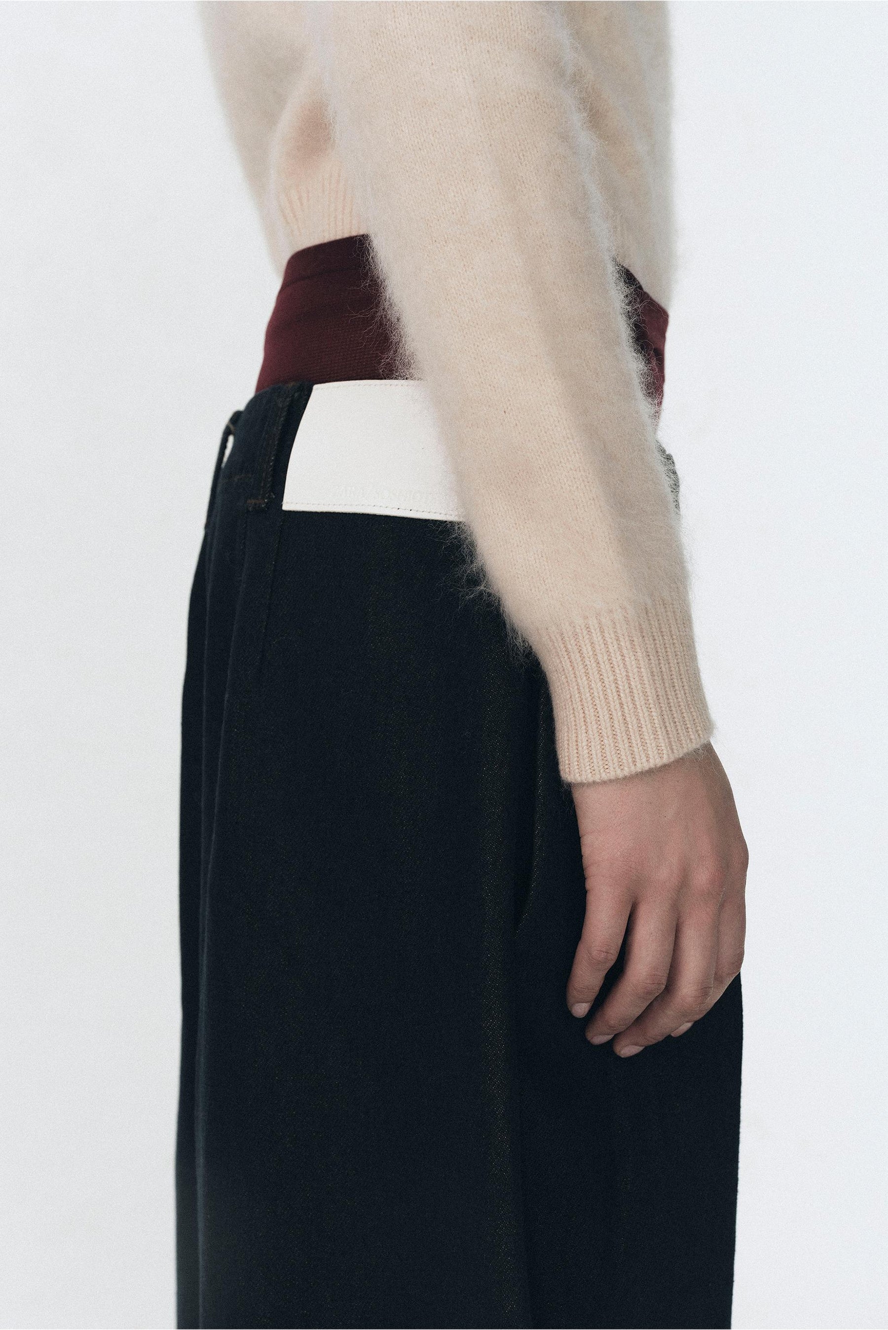 WIDE-LEG JEANS WITH DARTS