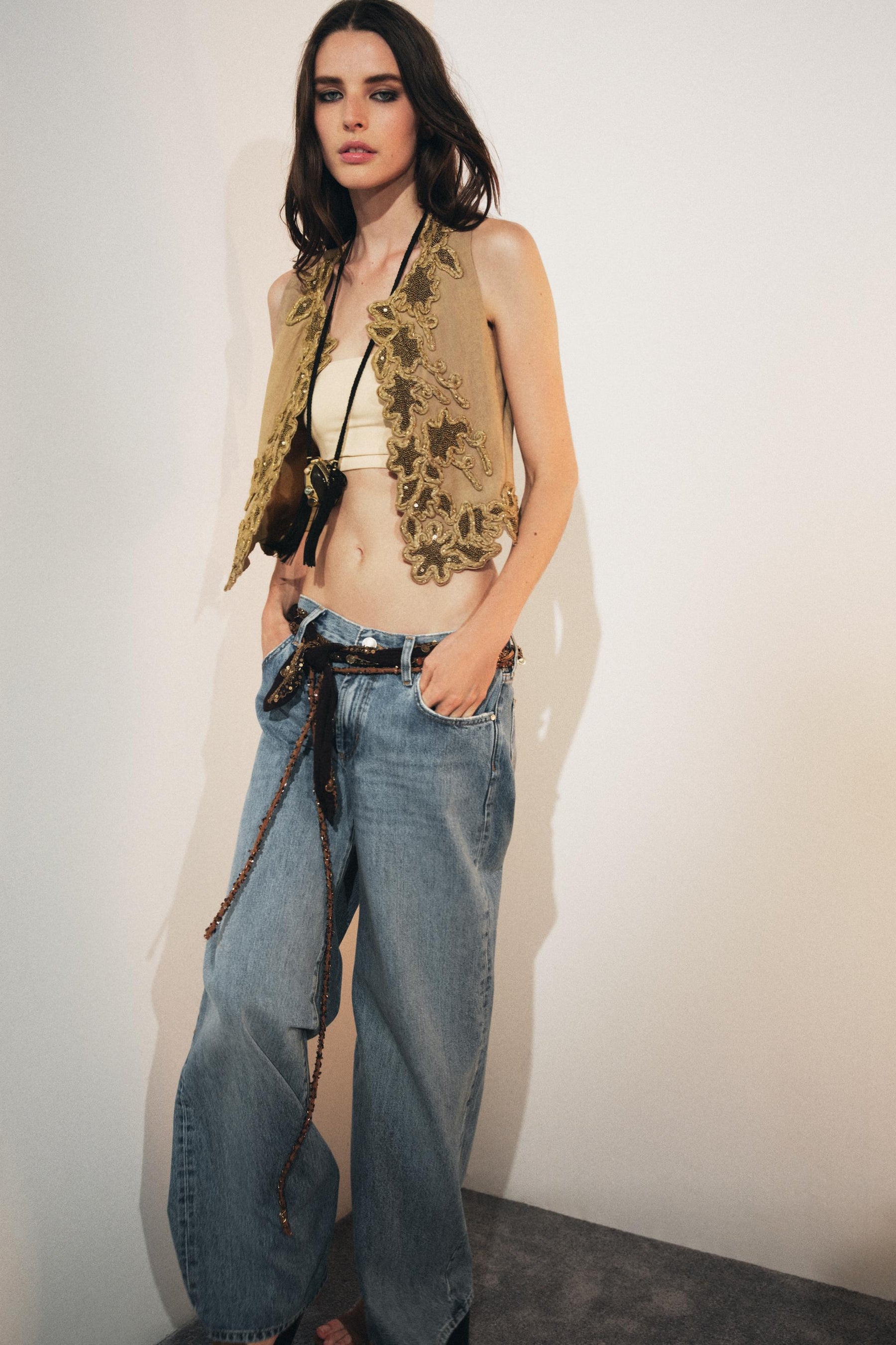 ZW COLLECTION CONTRAST EMBROIDERED WAISTCOAT - Image 1