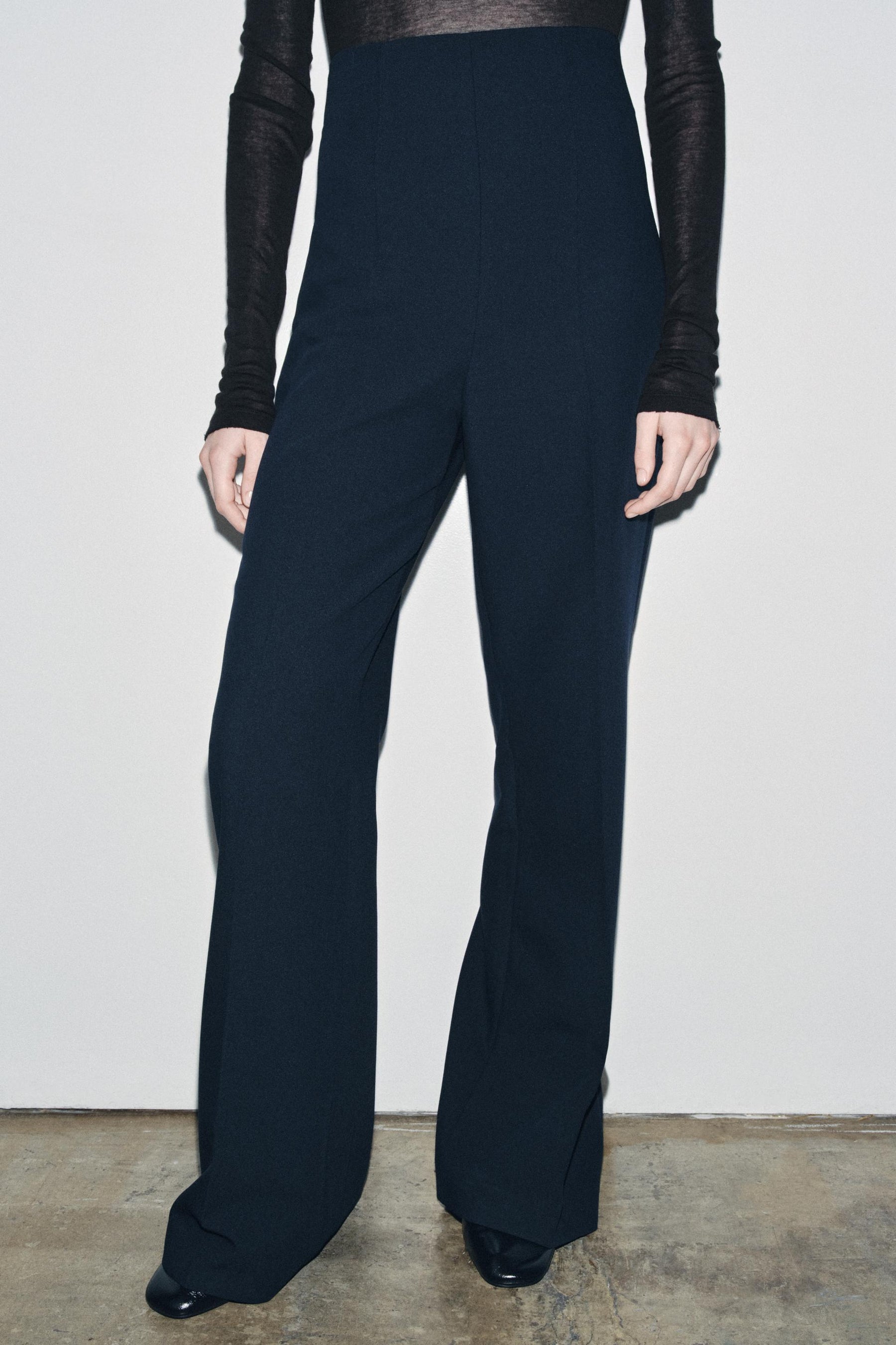 HIGH-WAIST TROUSERS WITH ZIP