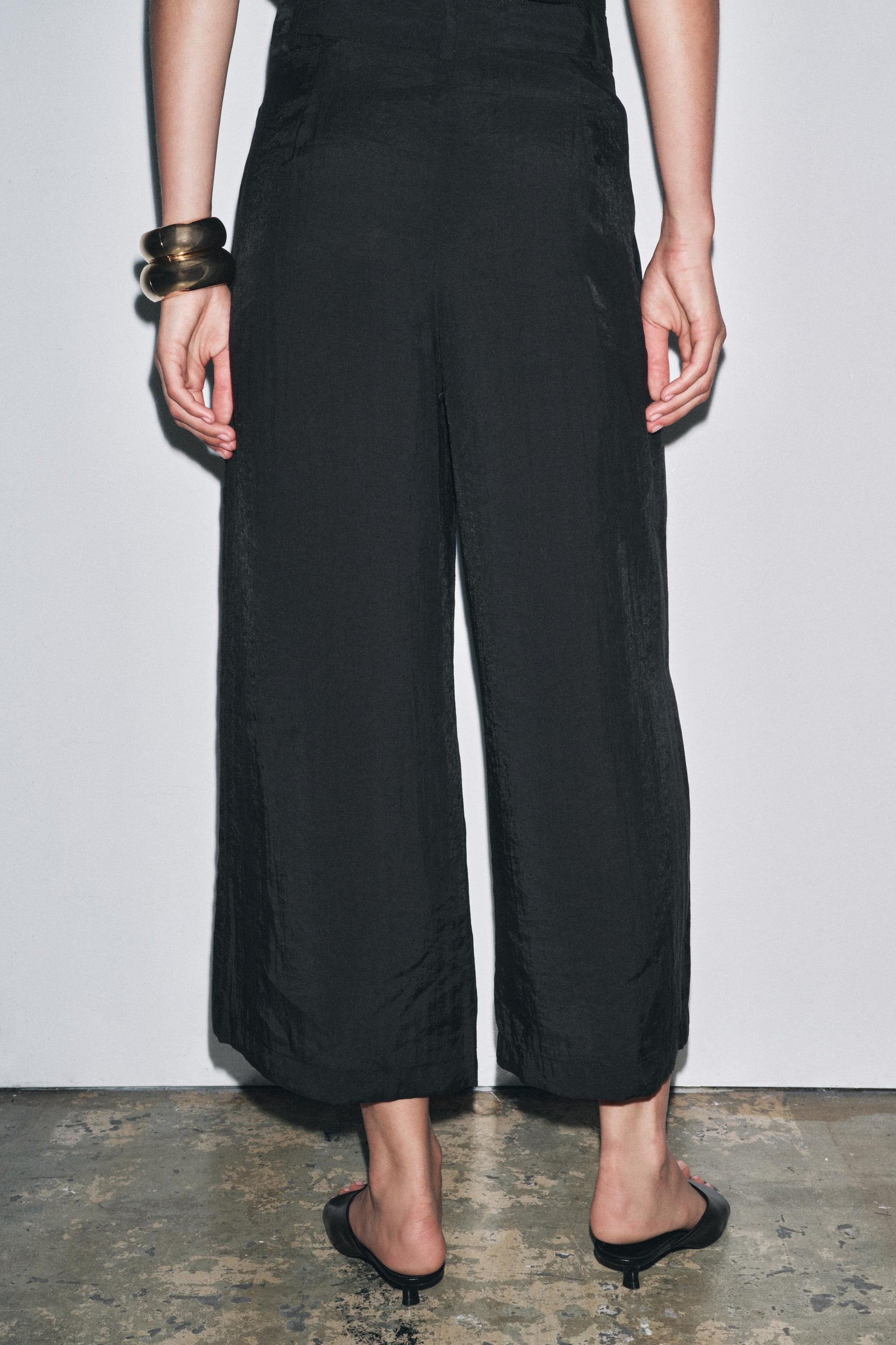 Cropped Darted Trousers