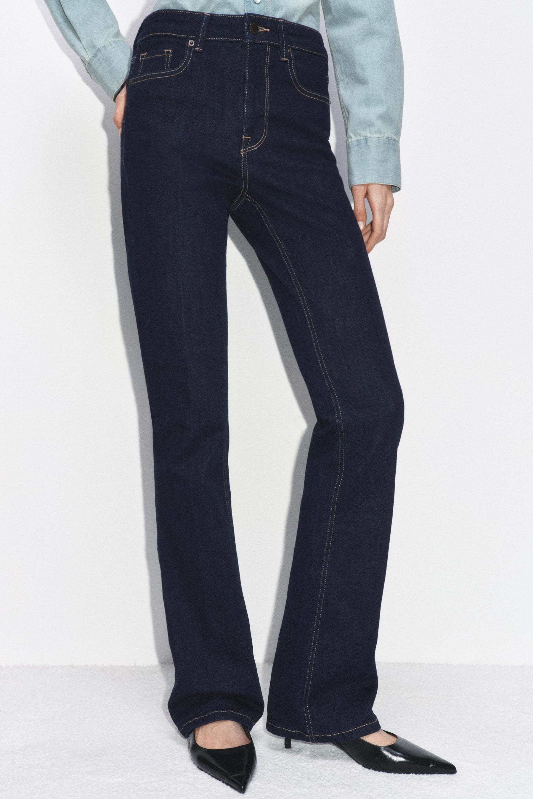 Bootcut High-Waist Jeans