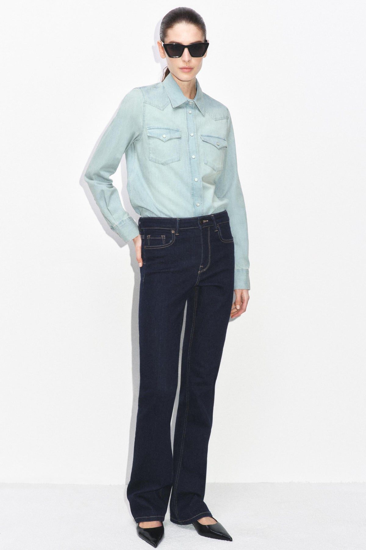 Bootcut High-Waist Jeans