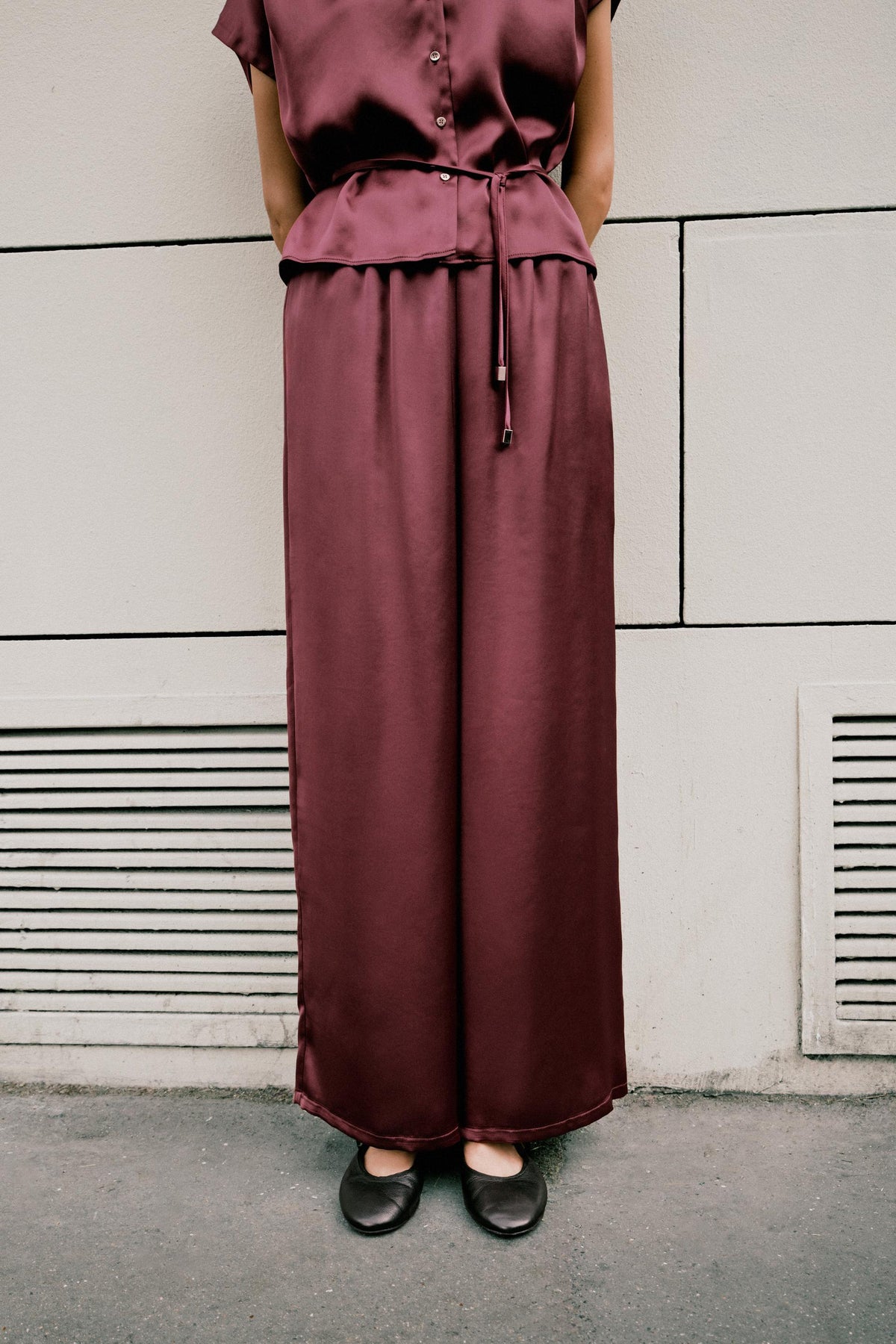 SLIM HIGH-WAIST TROUSERS