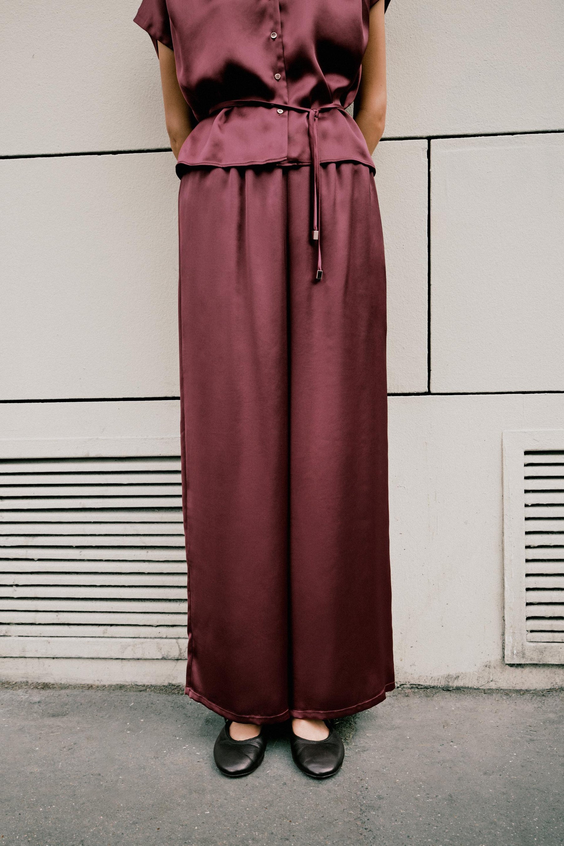 SLIM HIGH-WAIST TROUSERS