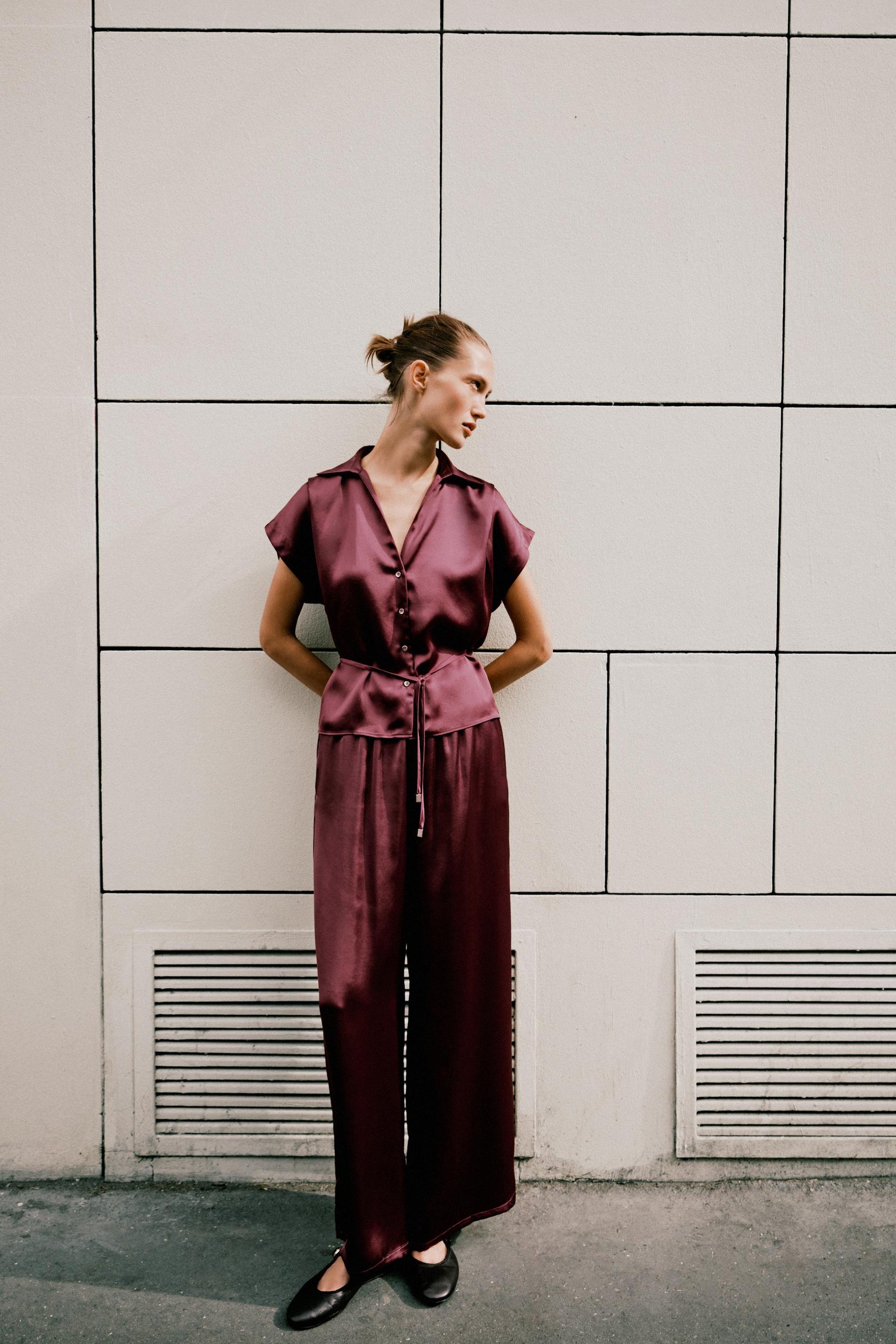 SLIM HIGH-WAIST TROUSERS