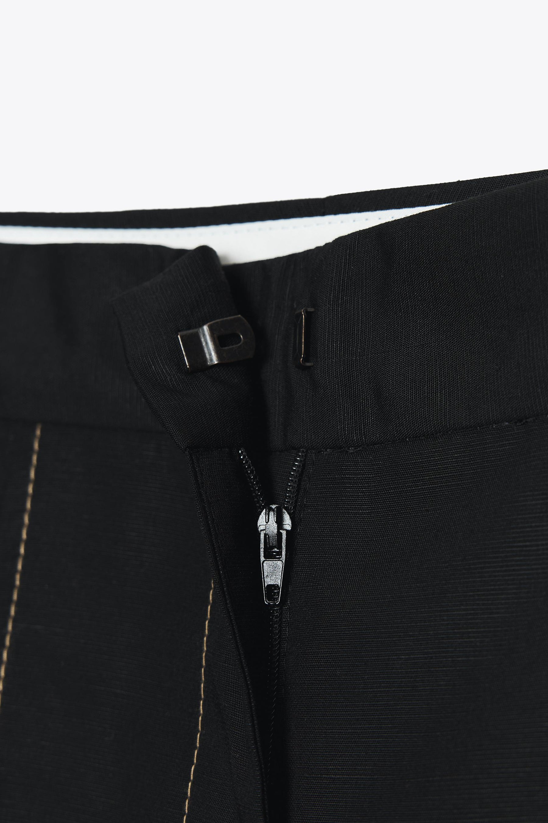Straight-leg trousers with topstitching