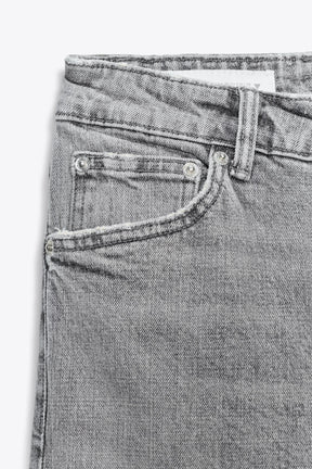 Straight High-Waist Jeans