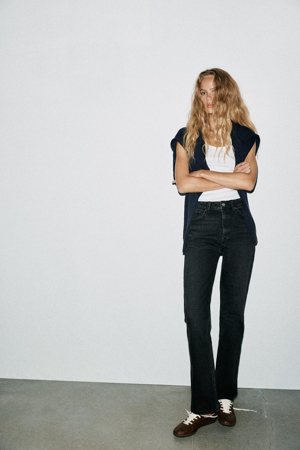 HIGH-WAIST STRAIGHT JEANS