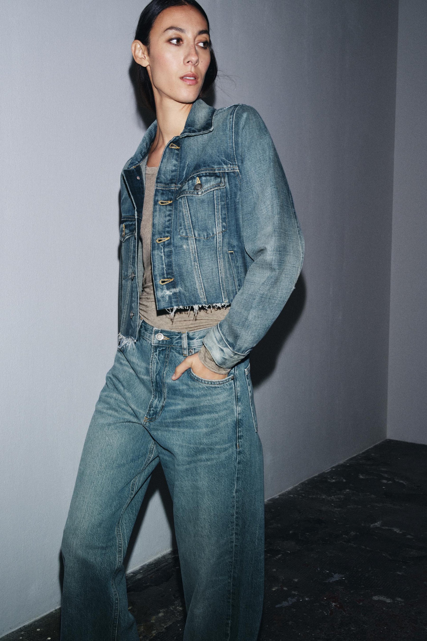 ZW COLLECTION CROPPED DENIM JACKET - Image 4