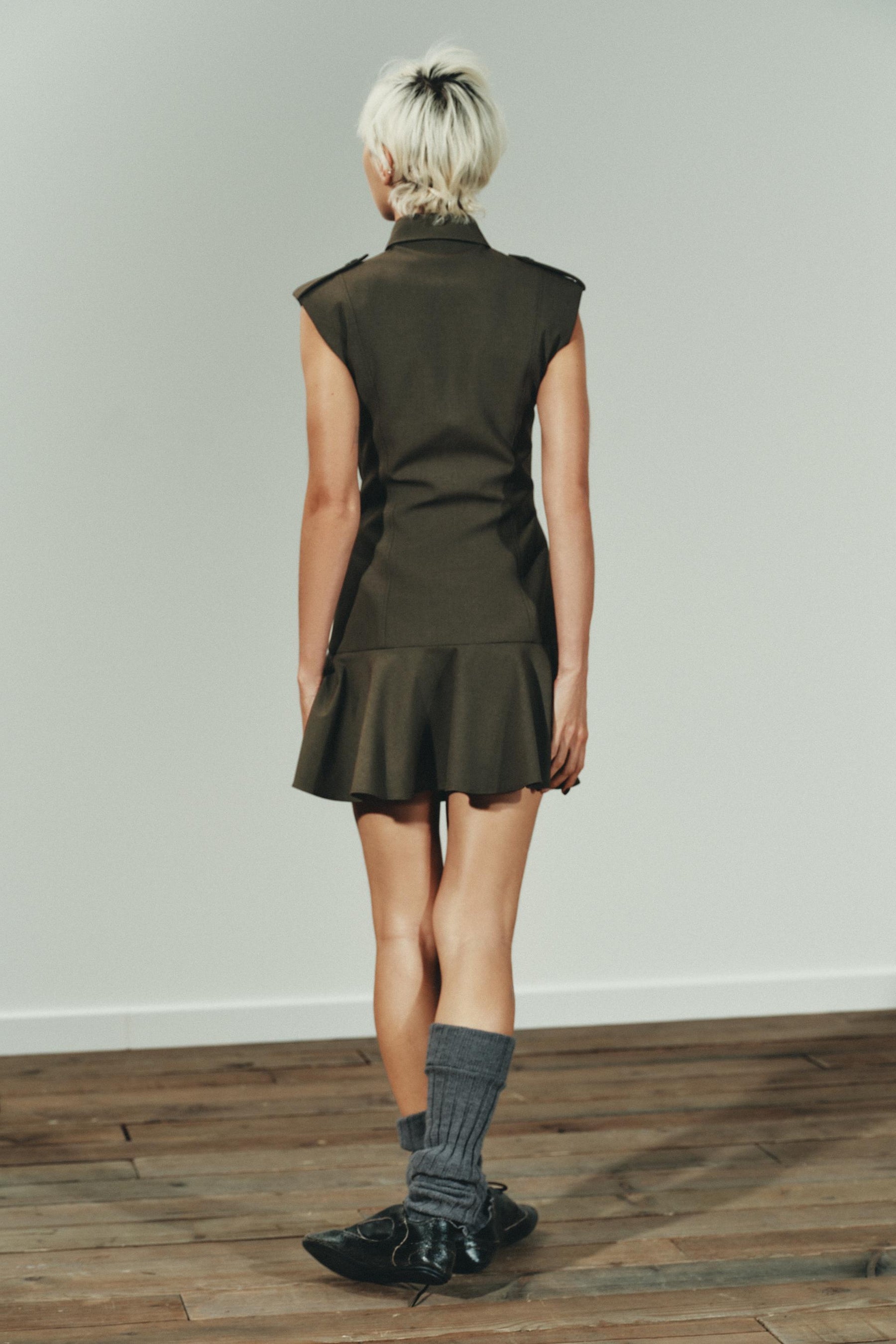 SHORT DRESS WITH SHOULDER PADS AND RUFFLES - Image 4