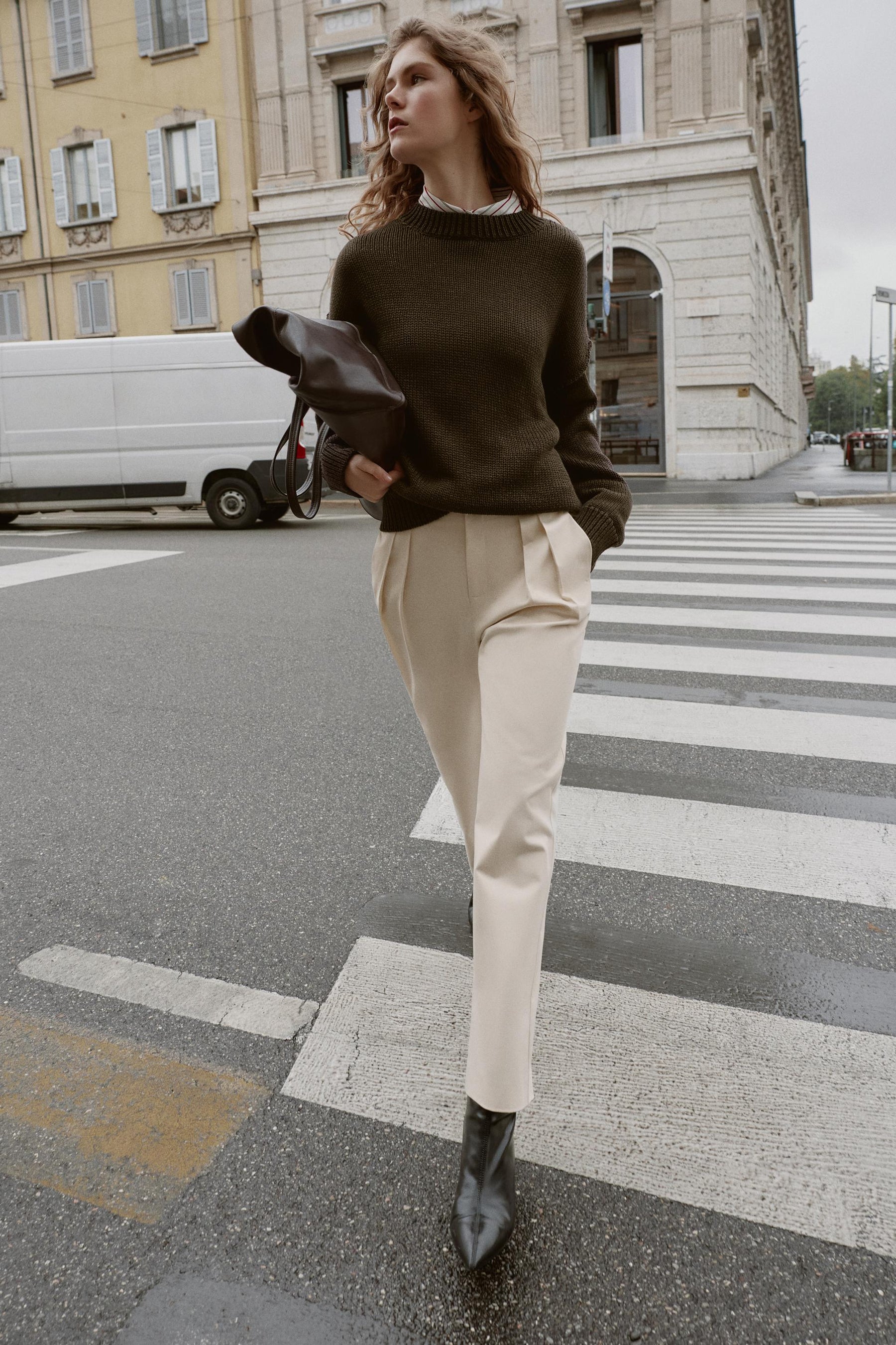 Trousers with button waist