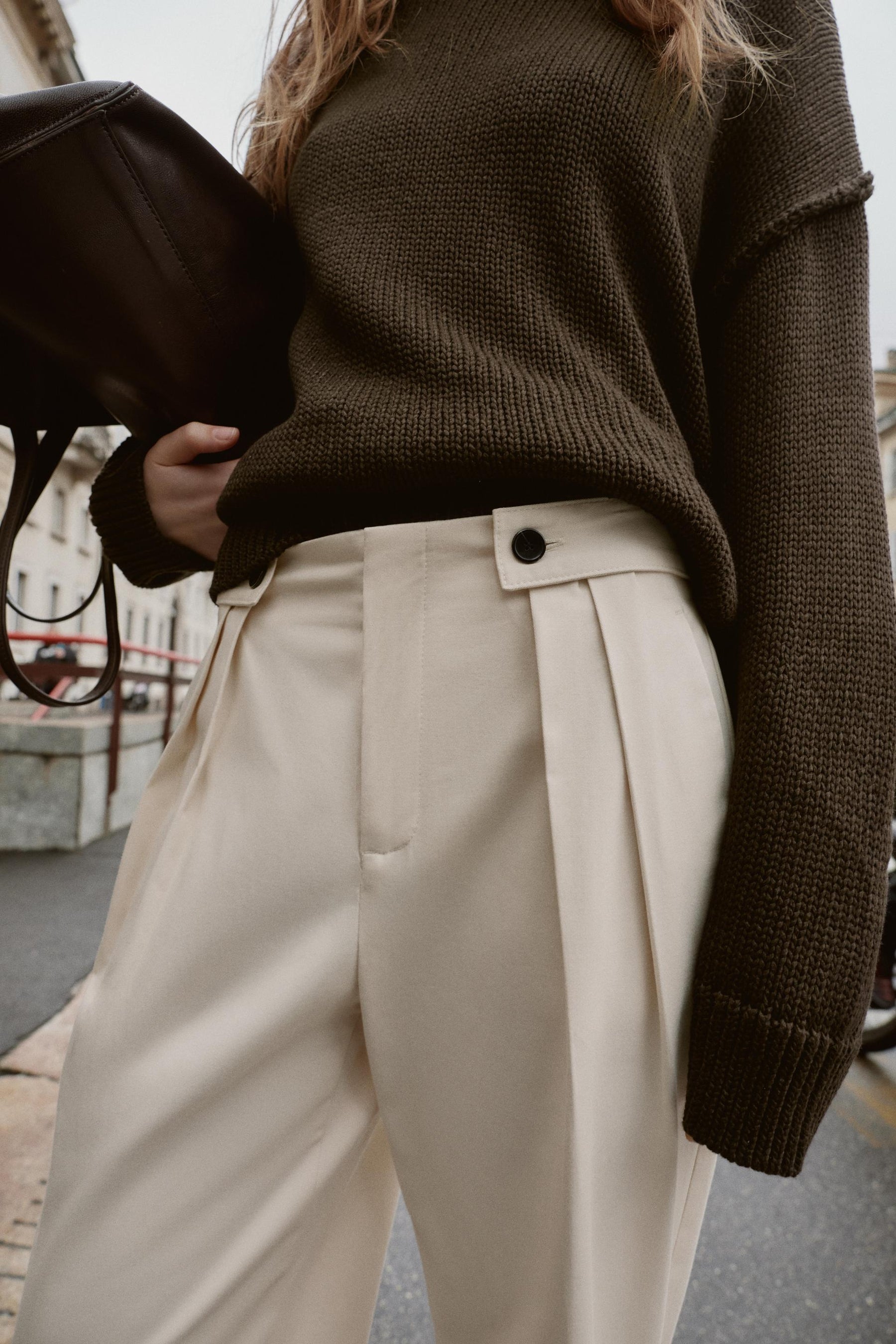 Trousers with button waist
