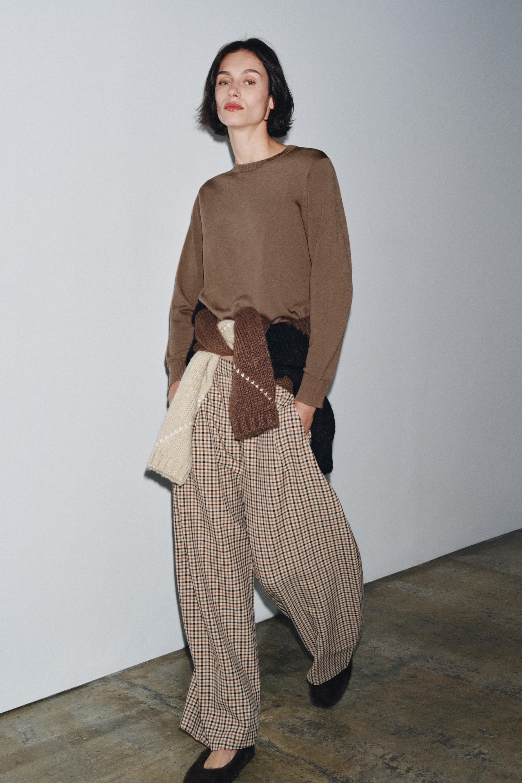 100% WOOL PLAIN KNIT JUMPER - Image 1