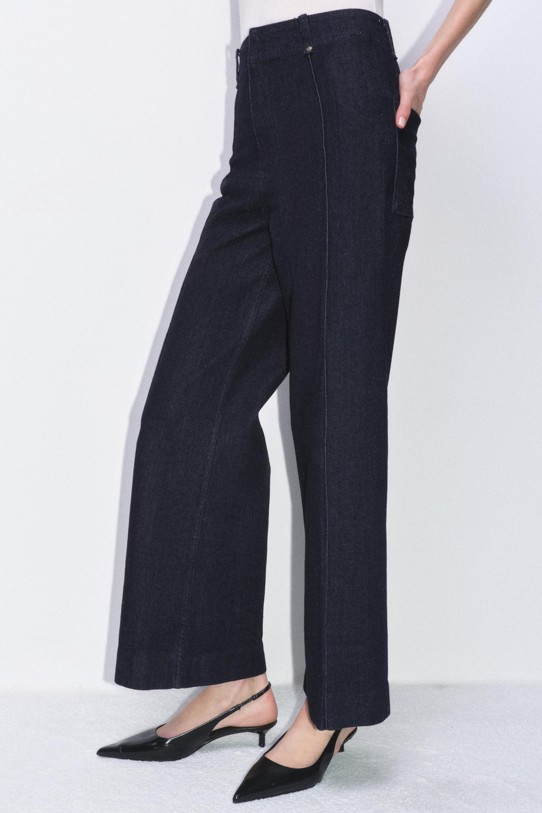 Wide-Leg High-Waist Jeans
