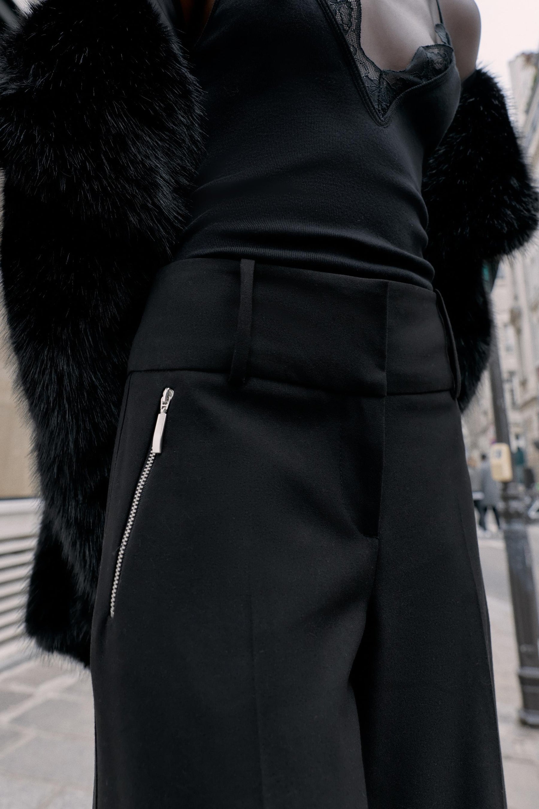 Trousers with zip pockets
