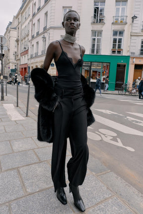 Trousers with zip pockets