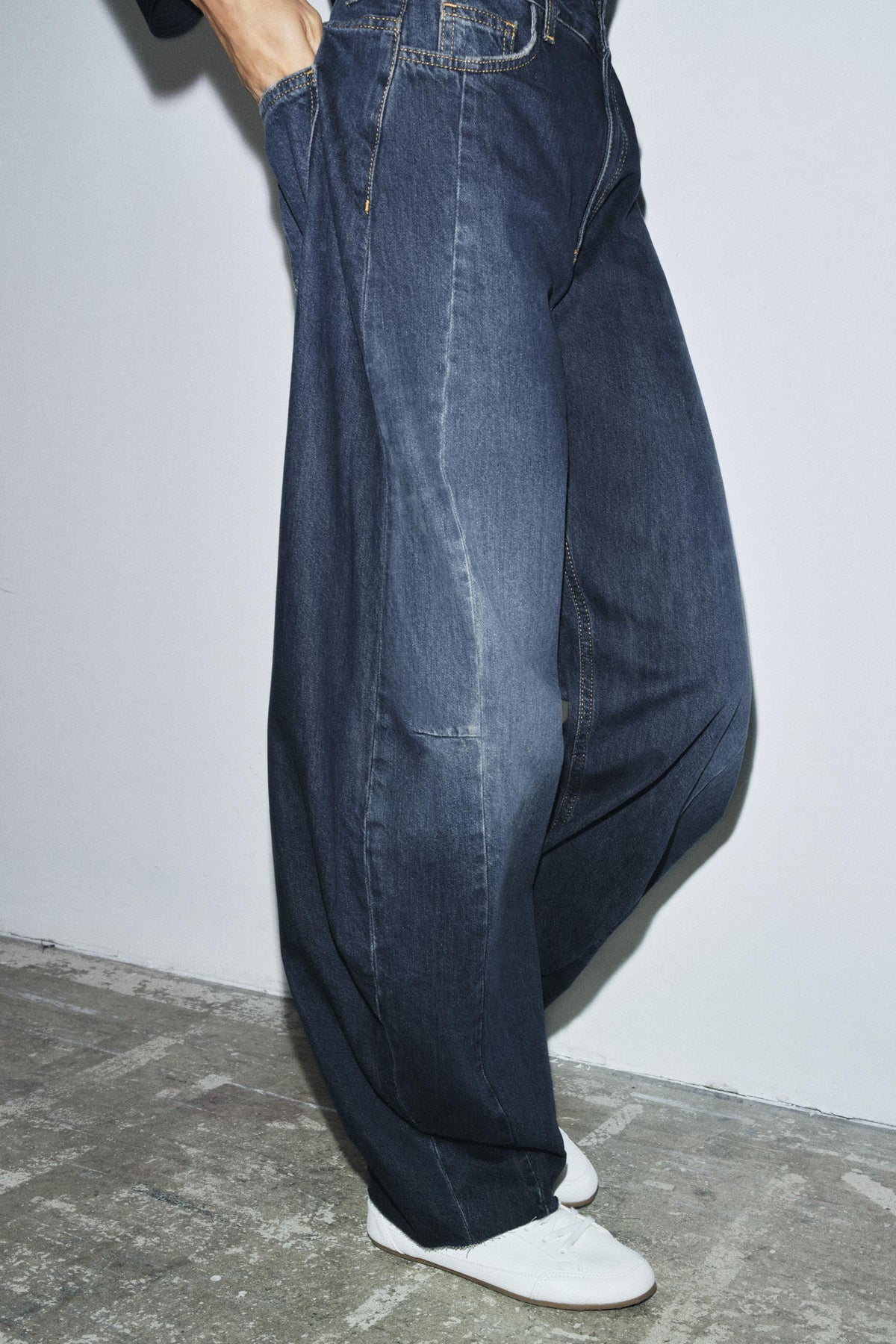 Barrel Mid-Waist Jeans