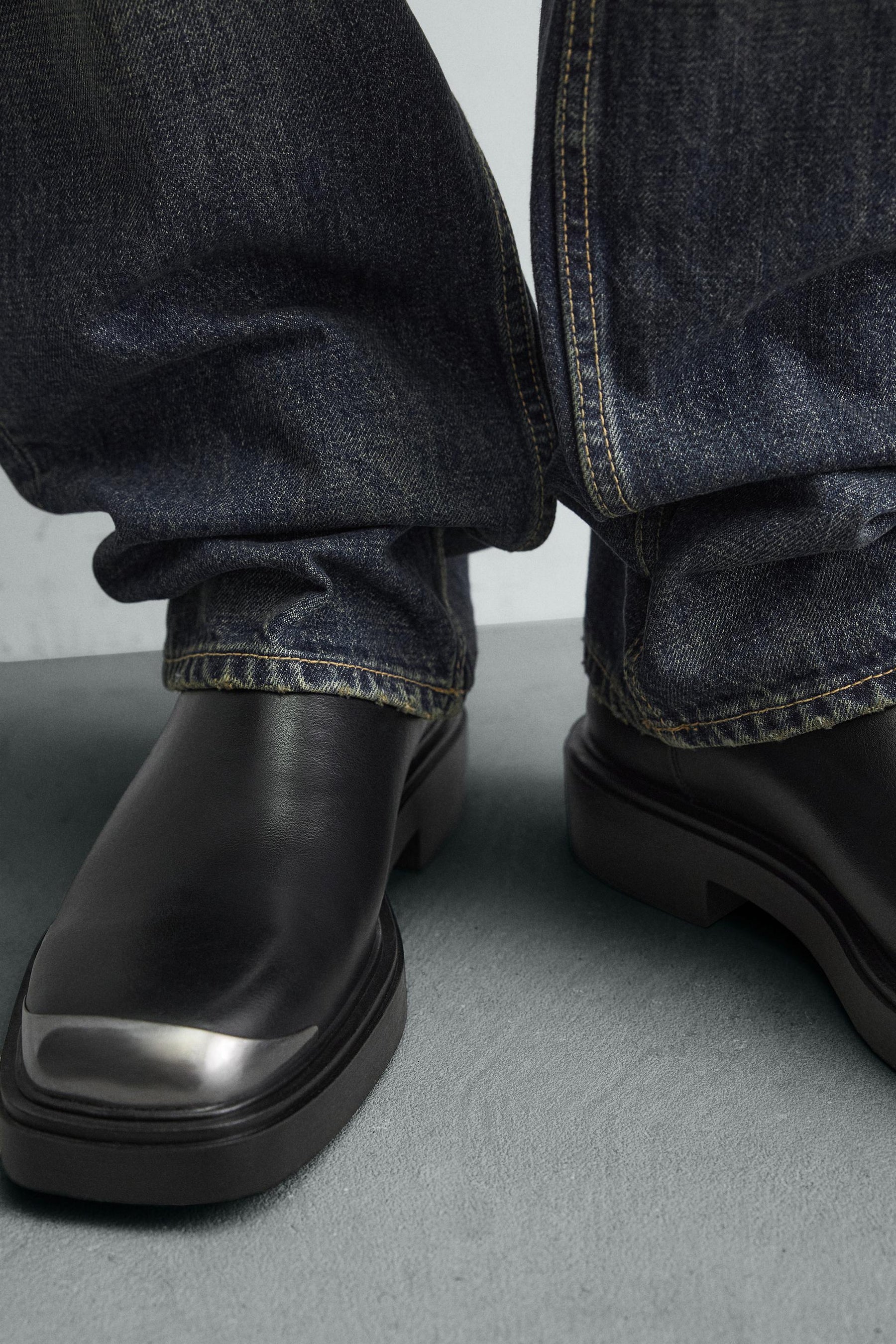 CHELSEA BOOTS WITH METAL DETAIL - Image 3