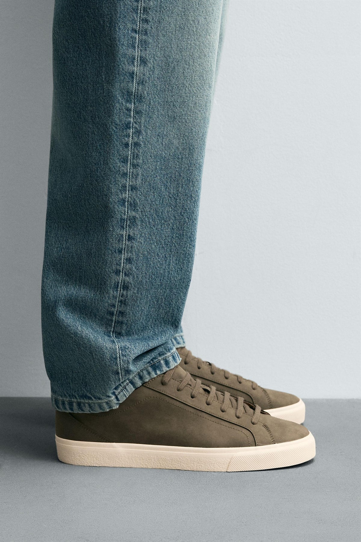 BASIC TRAINERS - Image 1