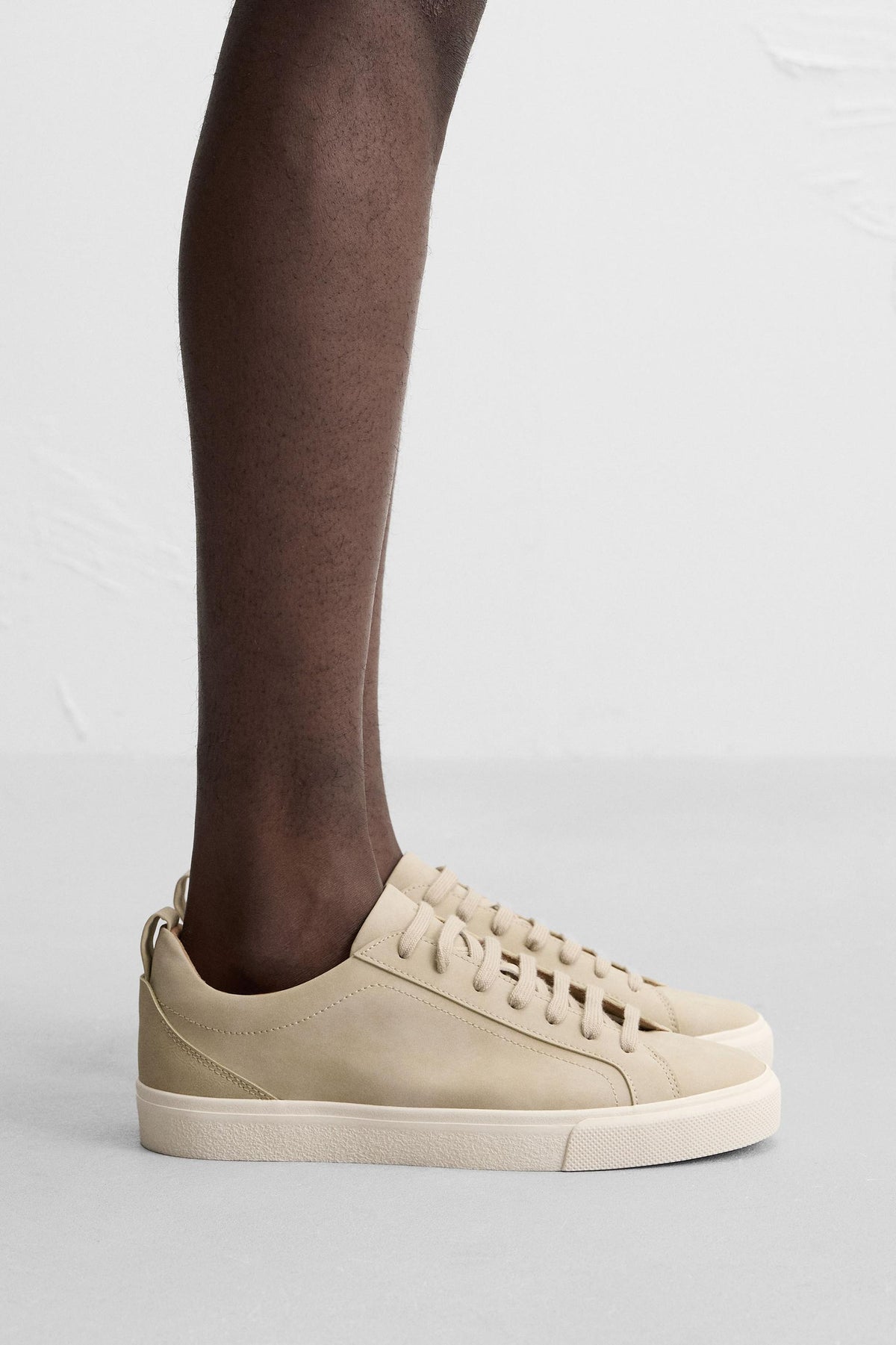 BASIC TRAINERS - Image 1