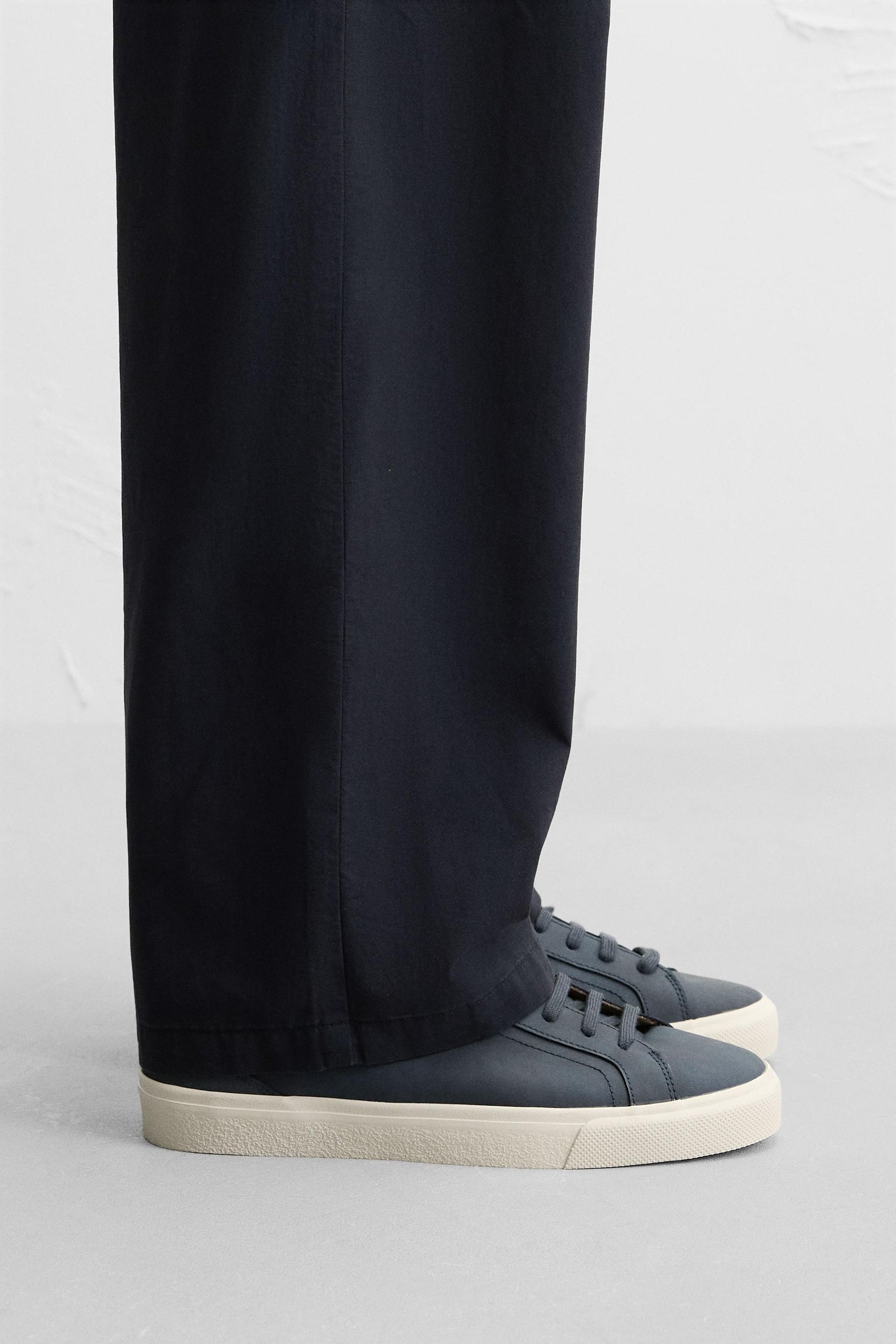 BASIC TRAINERS - Image 1