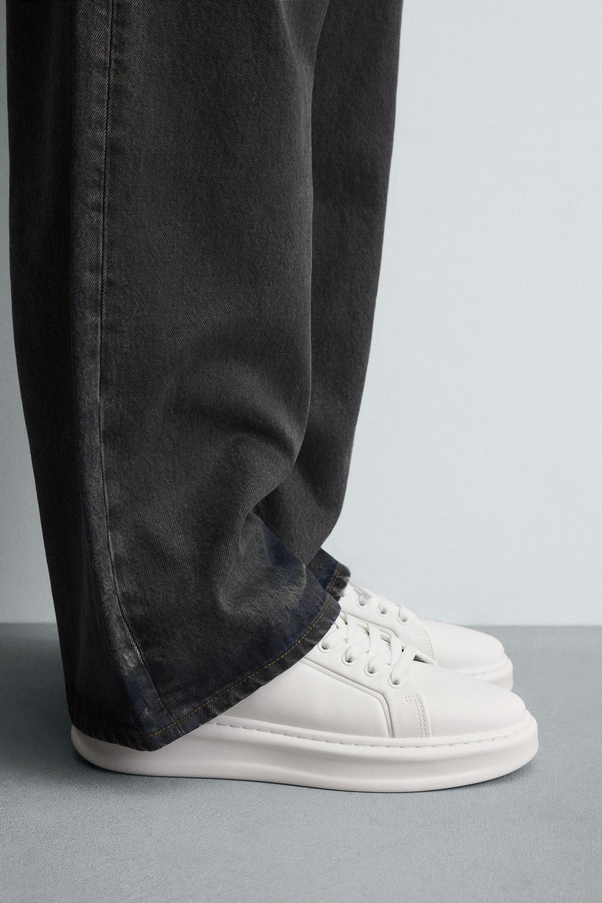 Trainers with heel detail