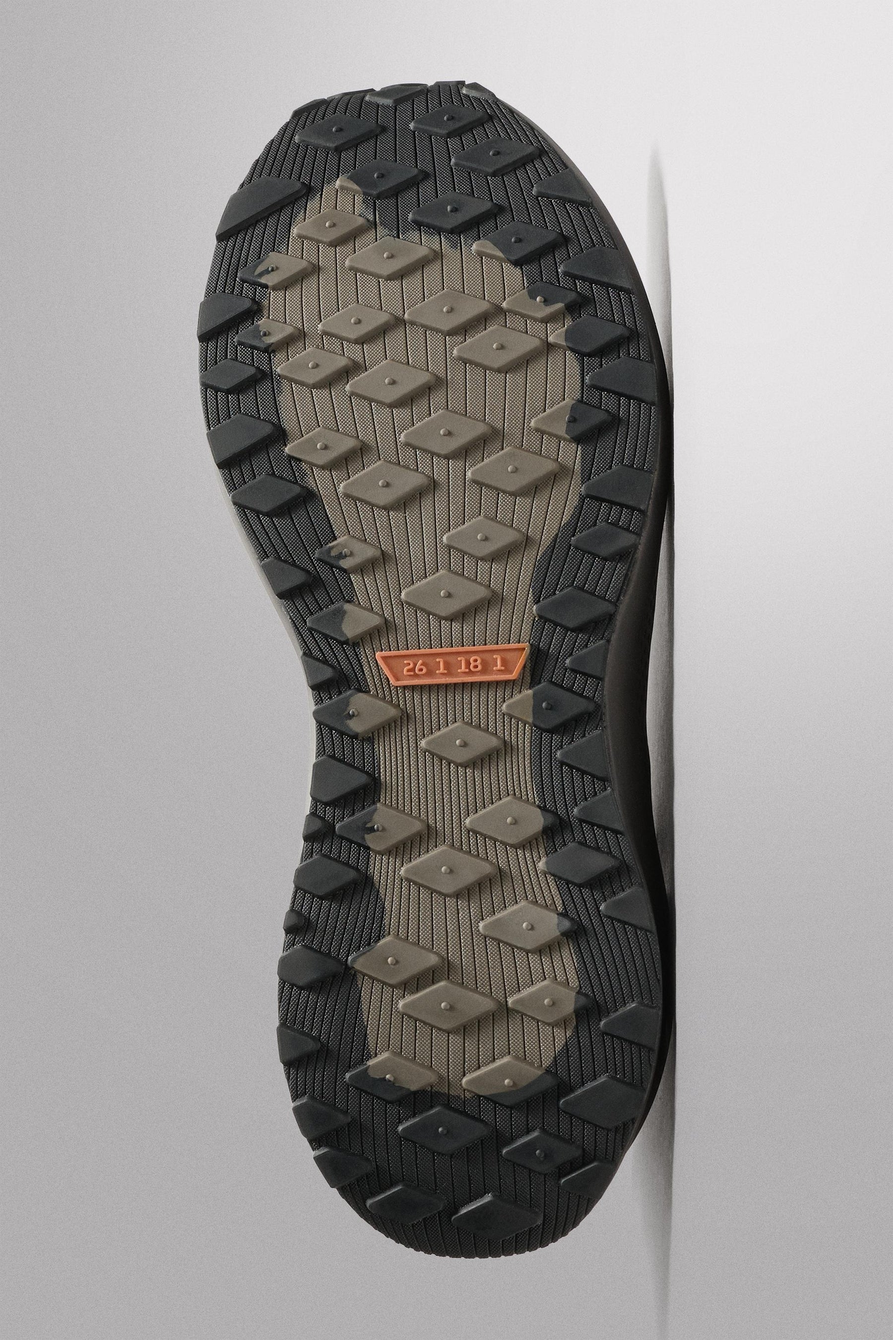 RUNNING SHOE - Image 4