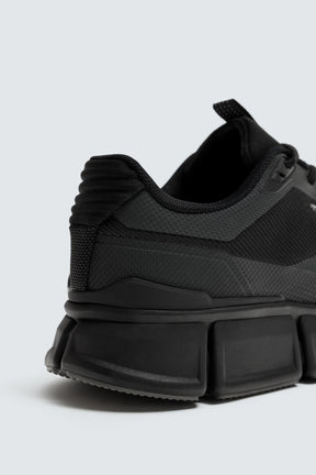 MONOCHROME TECHNICAL TRAINERS - Image 6