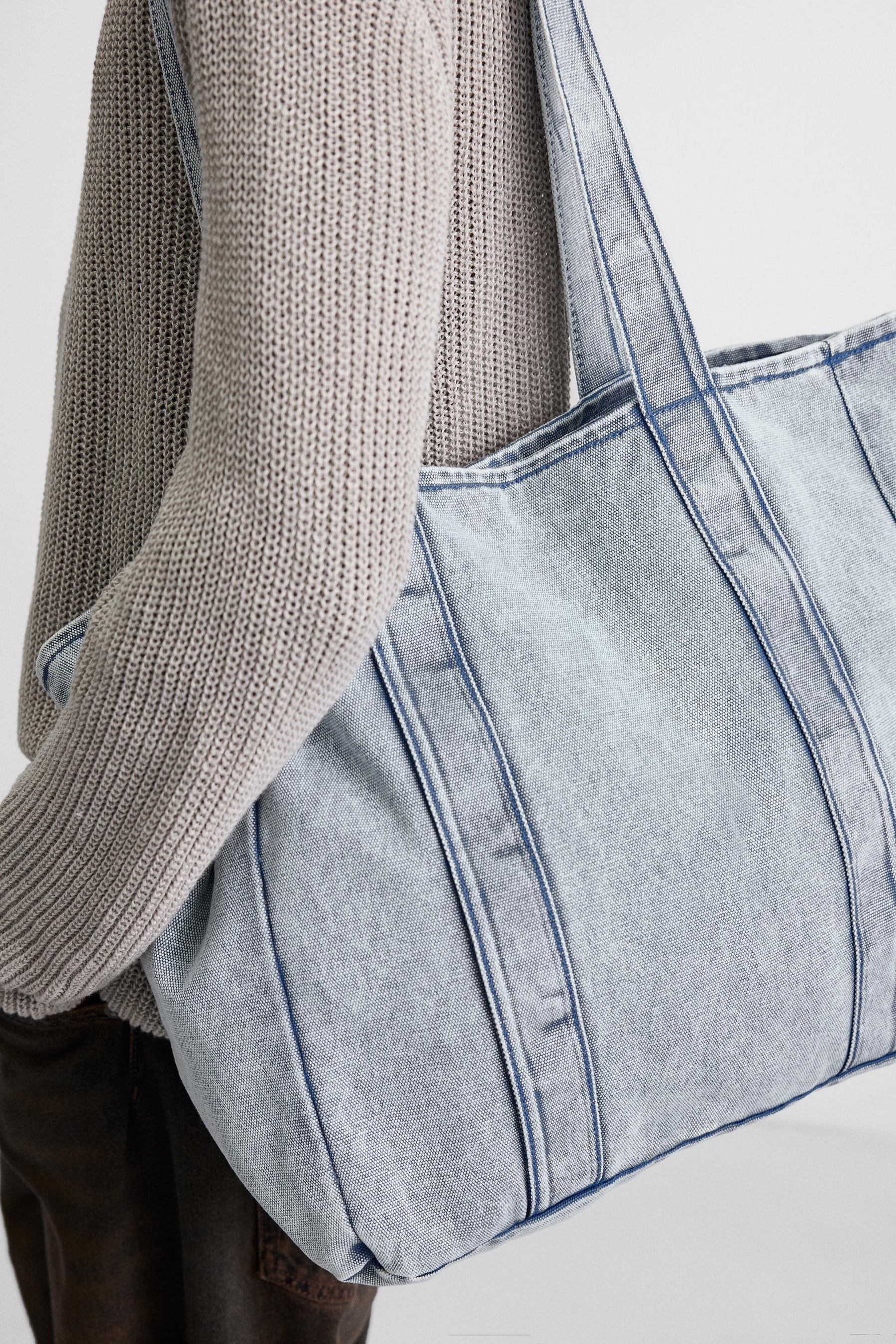 WASHED-EFFECT DENIM TOTE BAG - Image 2